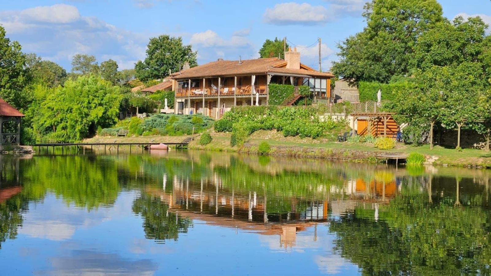 Lake Noble Saint-Germain-l'Aiguiller ภายนอก รูปภาพ